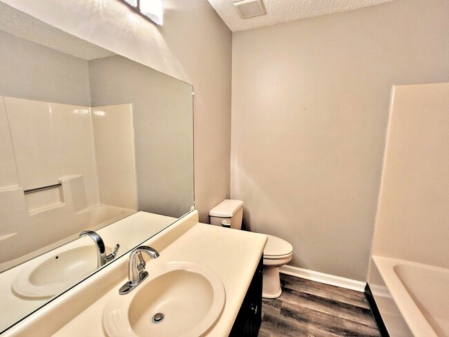 Building Photo - Single Story Condo FOR RENT Decatur 2BR