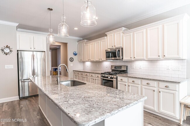 Building Photo - 365 N Bracken Fern Ln