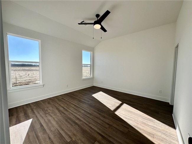 Building Photo - 2421 Longfellow Dr