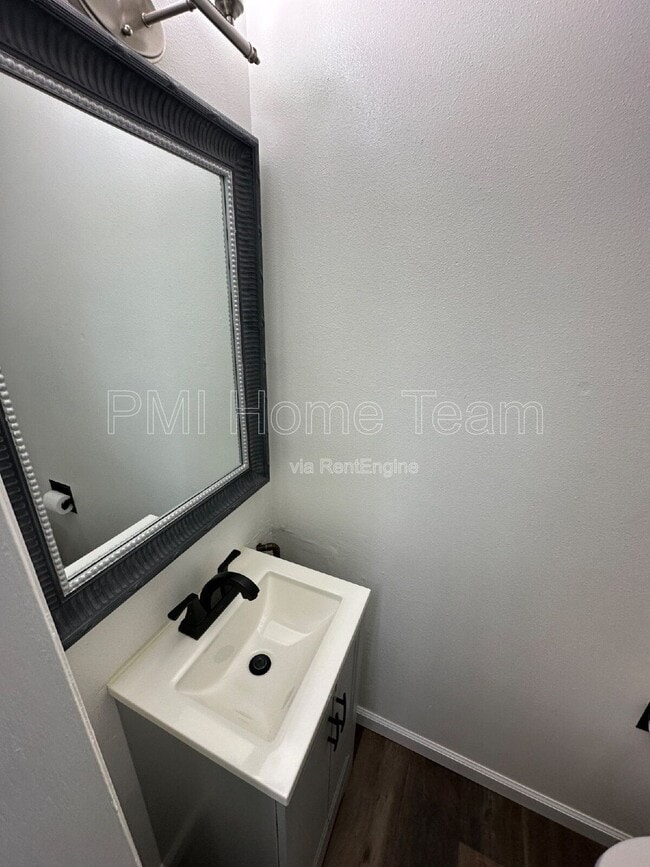 Building Photo - 285 W 600 N