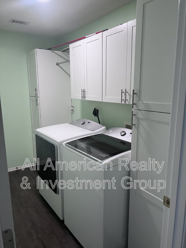 Building Photo - 989 Claeven Cir