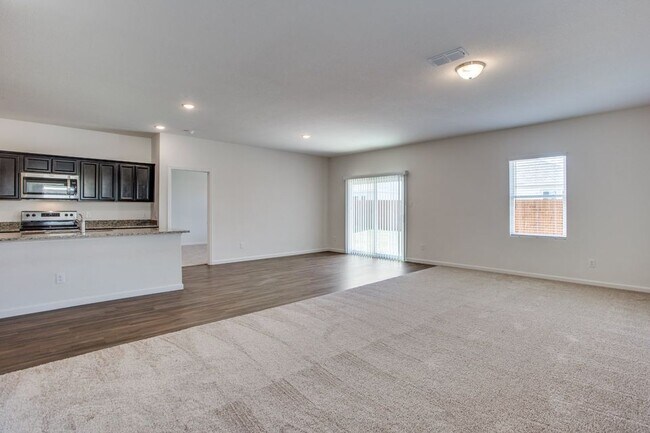 Building Photo - 304 Briar Cv