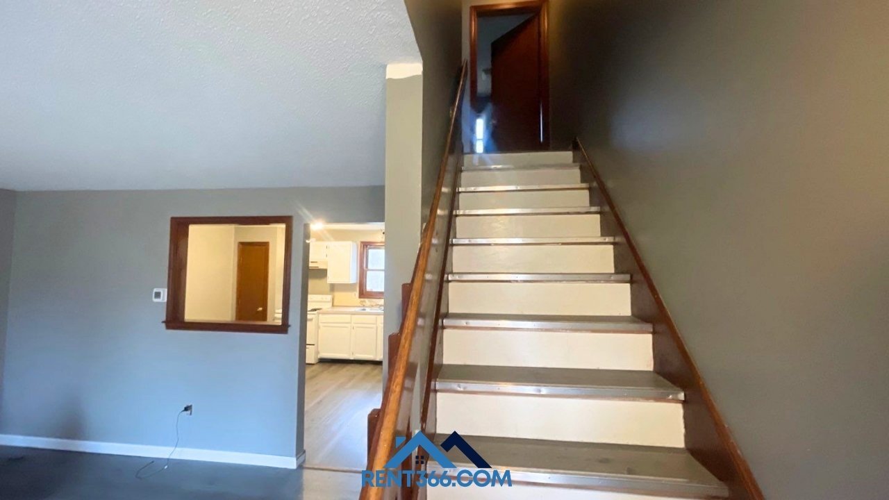 Building Photo - 65 Wisteria St