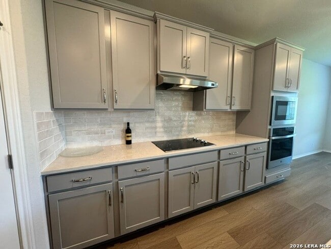 Building Photo - Newer Beautiful Home featuring 3-bedroom 2 Bath Plus office