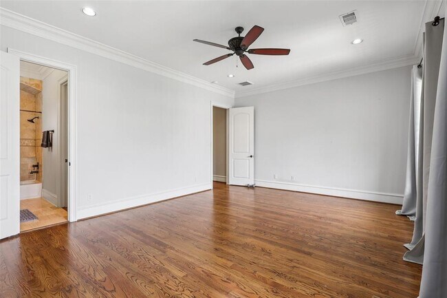 Building Photo - 5533 Navarro St