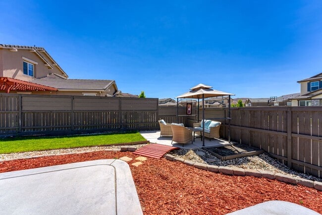 Building Photo - FULLY FURNISHED SPANISH SPRINGS HOME WITH HOT TUB & UTILITIES INCLUDED