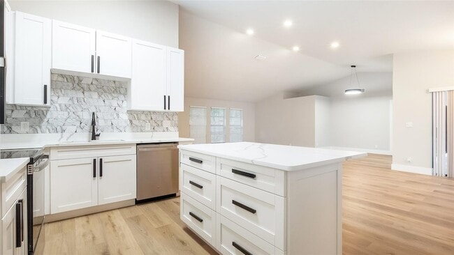 Building Photo - 6411 NW 54th Dr