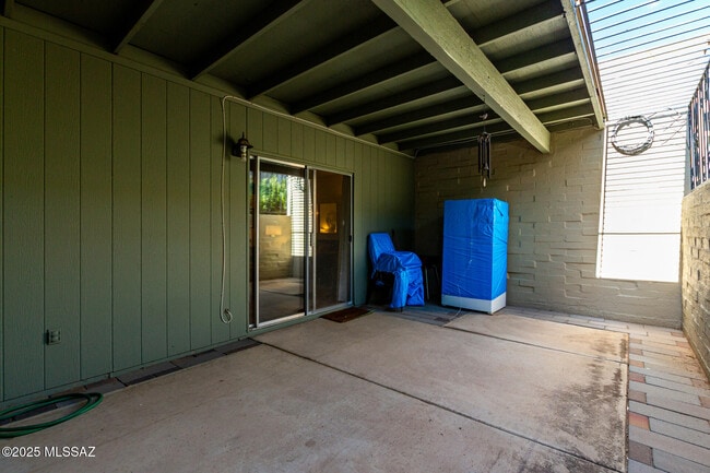 Building Photo - 4254 E La Cienega Dr