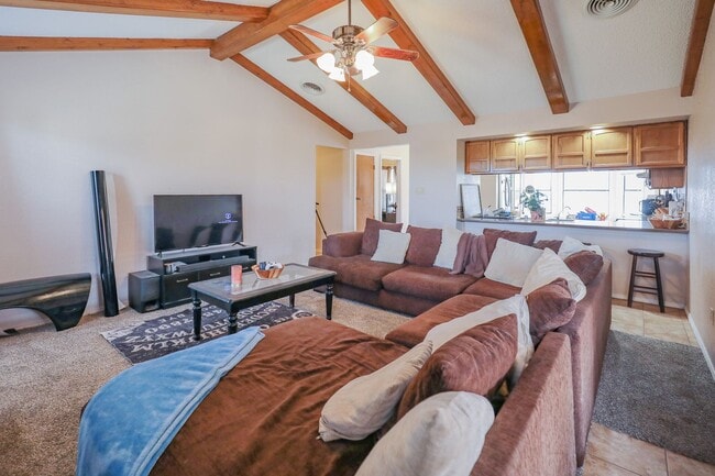 Building Photo - 3 Bedroom 2 Bath Home