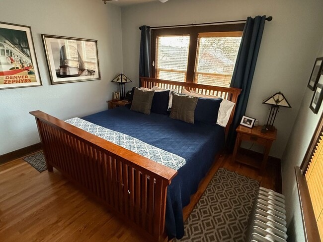 Building Photo - LOCATION LOCATION! This stunning remodeled bungalow has 4-beds and 2-baths w/ an office and is lo...
