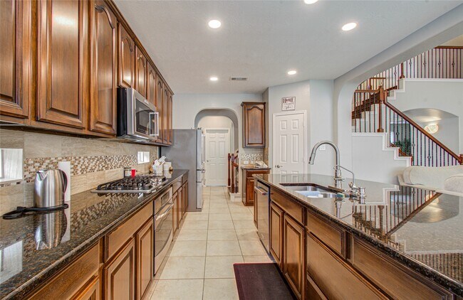 Building Photo - 1510 Lake Grayson Dr