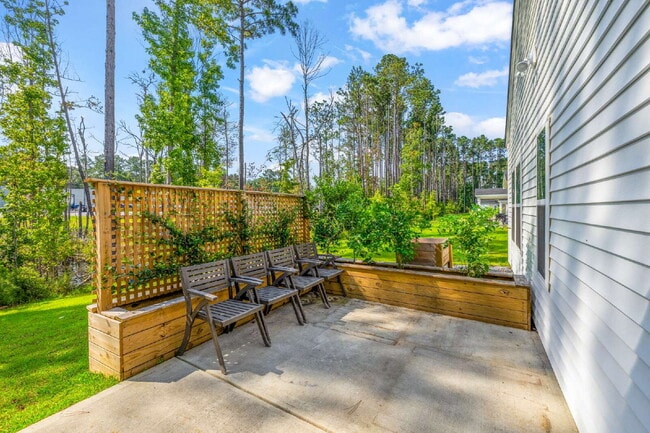 Building Photo - "Charming 3-Bed 2-Bath Residence in Telfai...