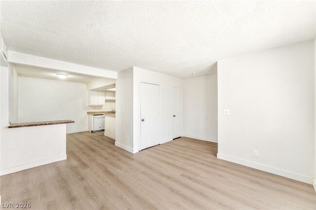 Building Photo - 5309 W Cheyenne Ave