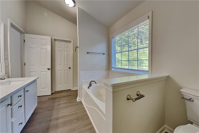 Building Photo - 863 Langley View Ct
