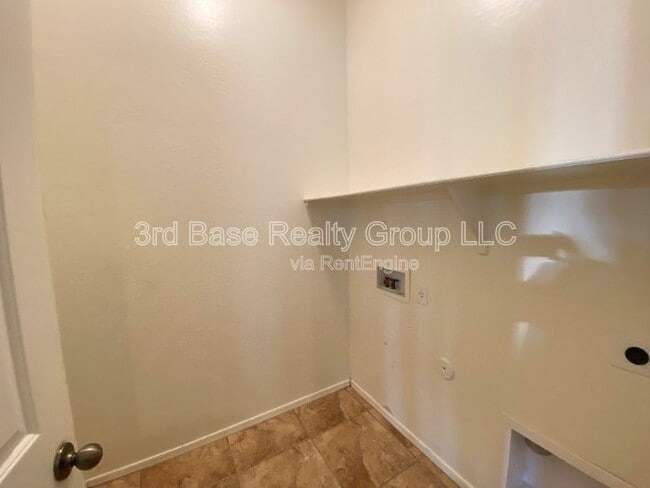 Building Photo - 4442 N Jackson Ct