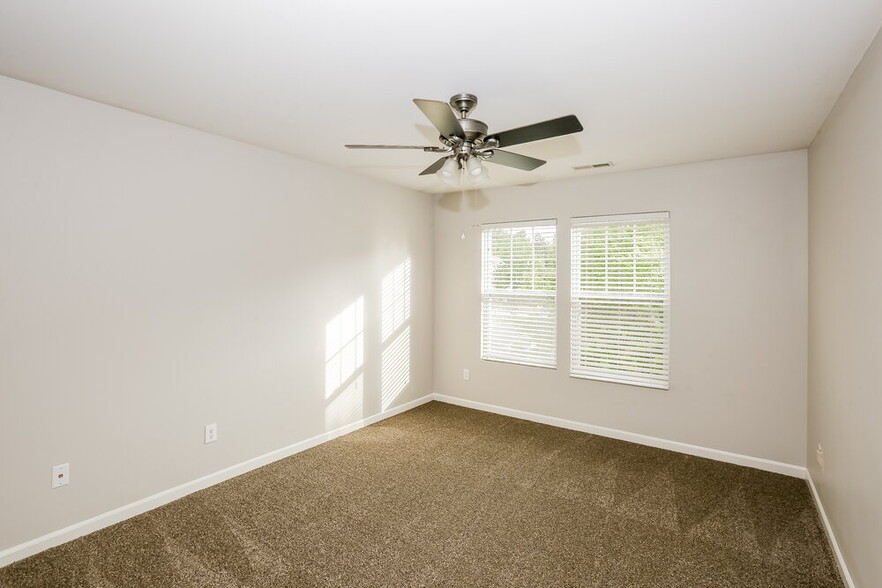 Building Photo - 15745 Lakepoint Forest Dr