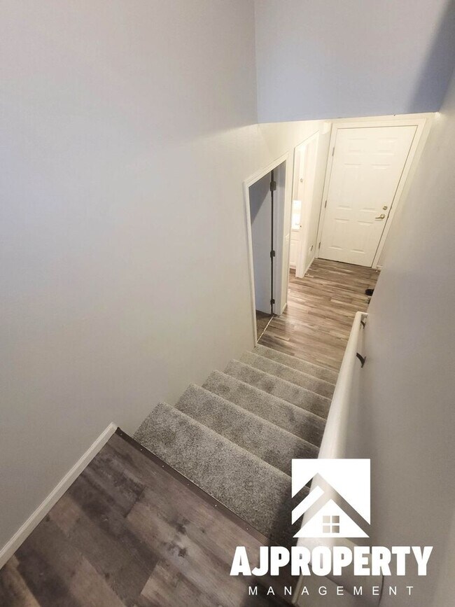 Building Photo - 4907 S Tennis Ln