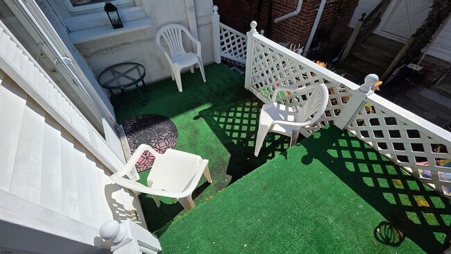 Building Photo - 34 N Montgomery Ave