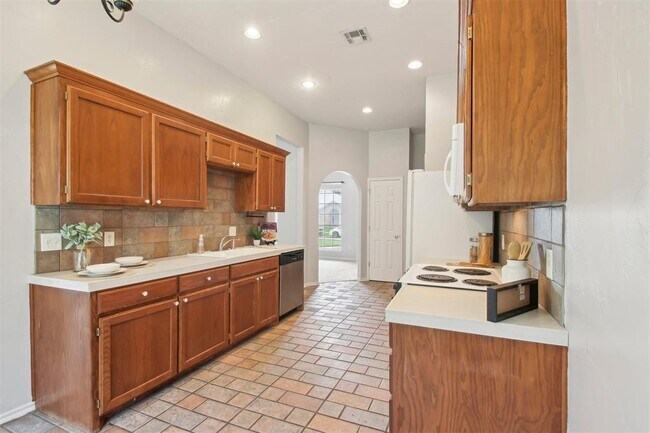 Building Photo - 613 Vickery Ave