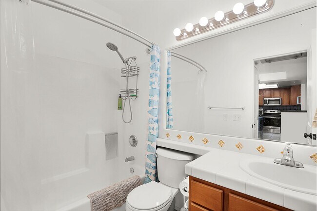 Building Photo - Stylish Furnished 2BR/2BA Condo with Resor...