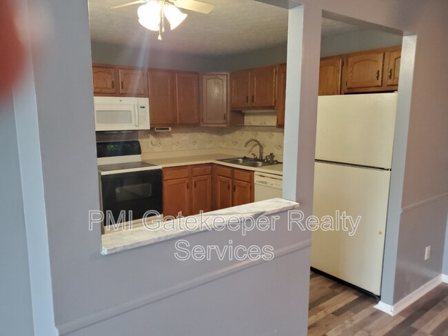 Building Photo - 7226 Creekview Dr