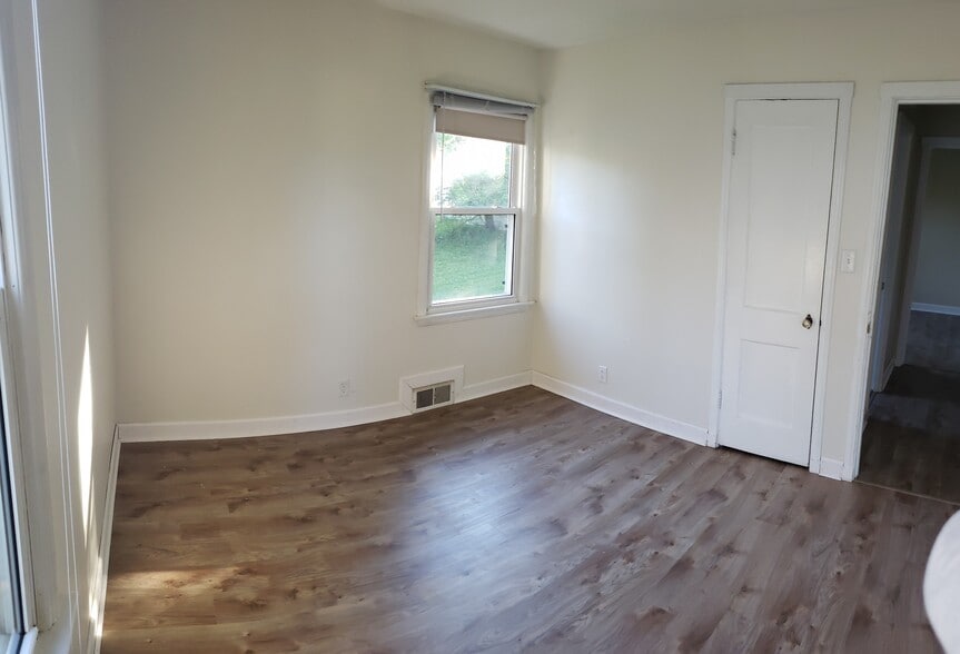 Building Photo - 1315 N 20th Ave E