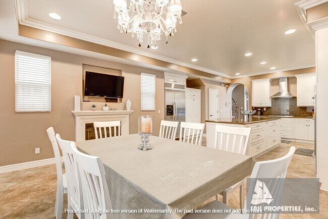 Building Photo - Gorgeous, Large downtown Huntington Beach Vacation Rental