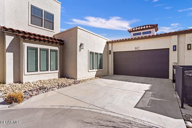 Building Photo - 871 Country Club Rd