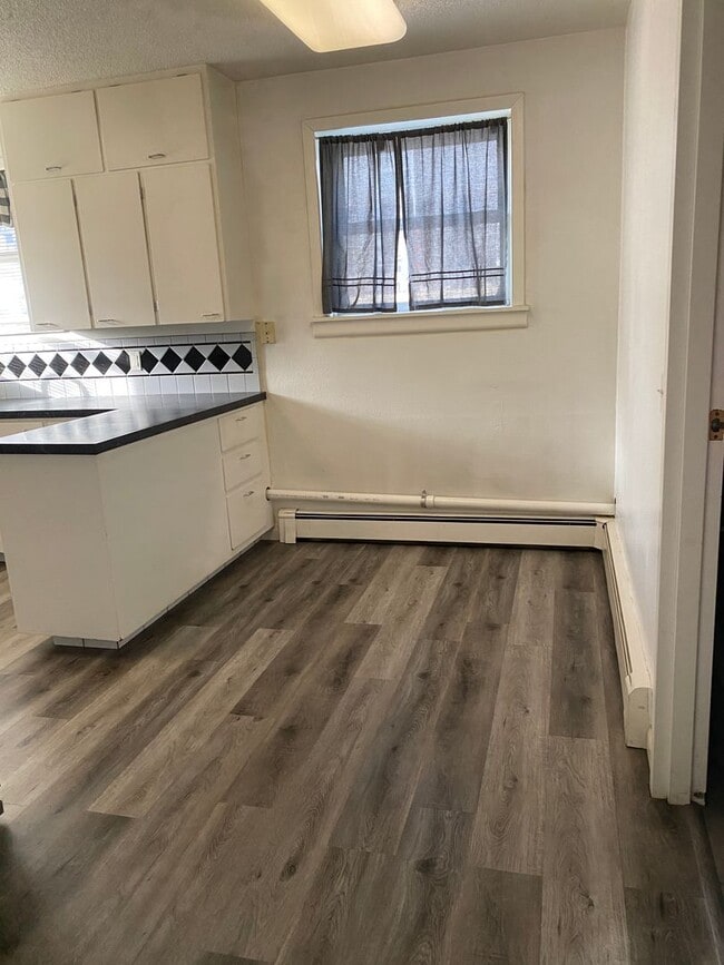 Building Photo - 2 bed 1 bath House