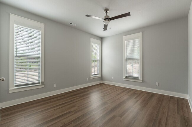 Building Photo - Beautiful New Home