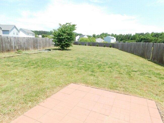 Building Photo - great 3 bed 2.5 bath master down