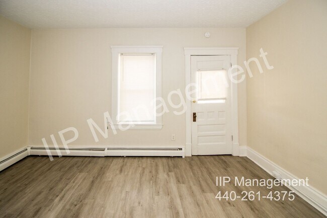 Building Photo - 1609 Lakewood Ave