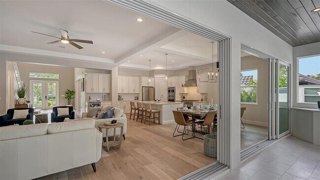 Building Photo - 1537 Siesta Dr