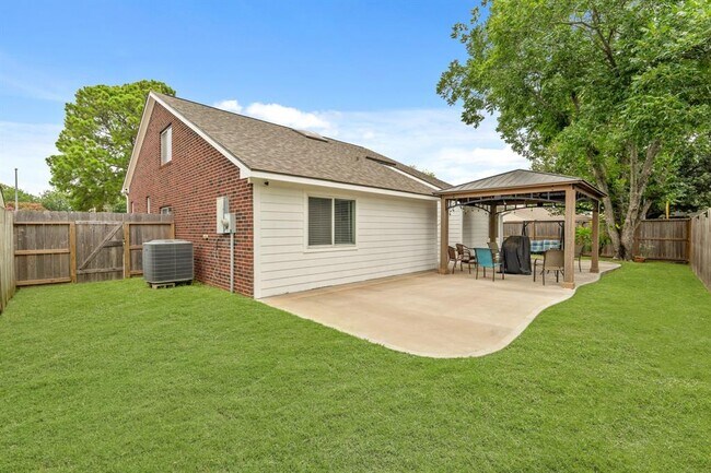 Building Photo - 703 Canyon Garden Dr