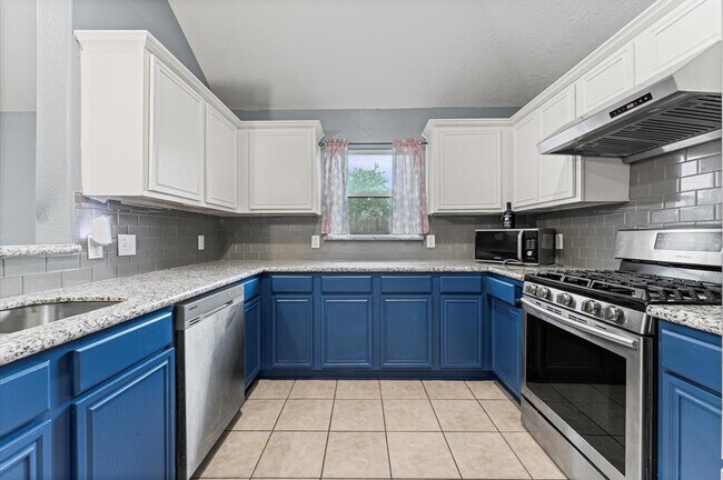 Building Photo - 11919 Piney Bend Dr