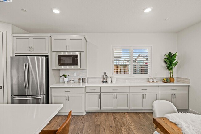 Building Photo - 318 Paradiso Ct