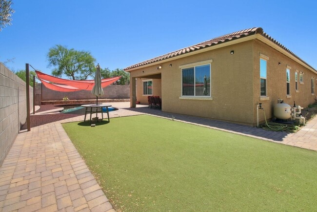 Building Photo - 4 Bedroom + Den Single Family in Peoria