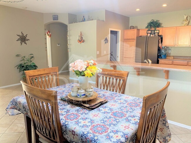 Building Photo - 706 N Tangerine Dr