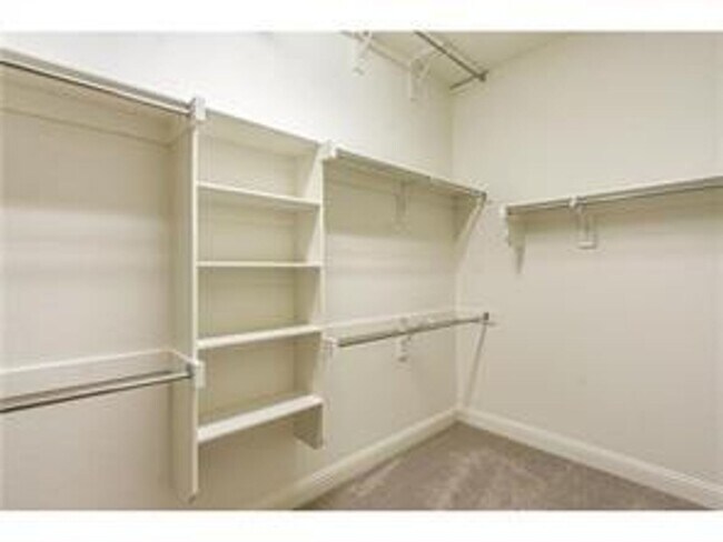 Building Photo - 7108 Mitchell Dr