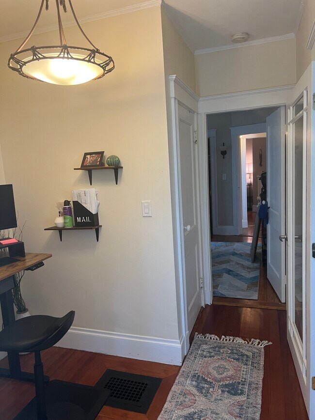 Entry hall (view into bedroom 2) - 97 Bow St