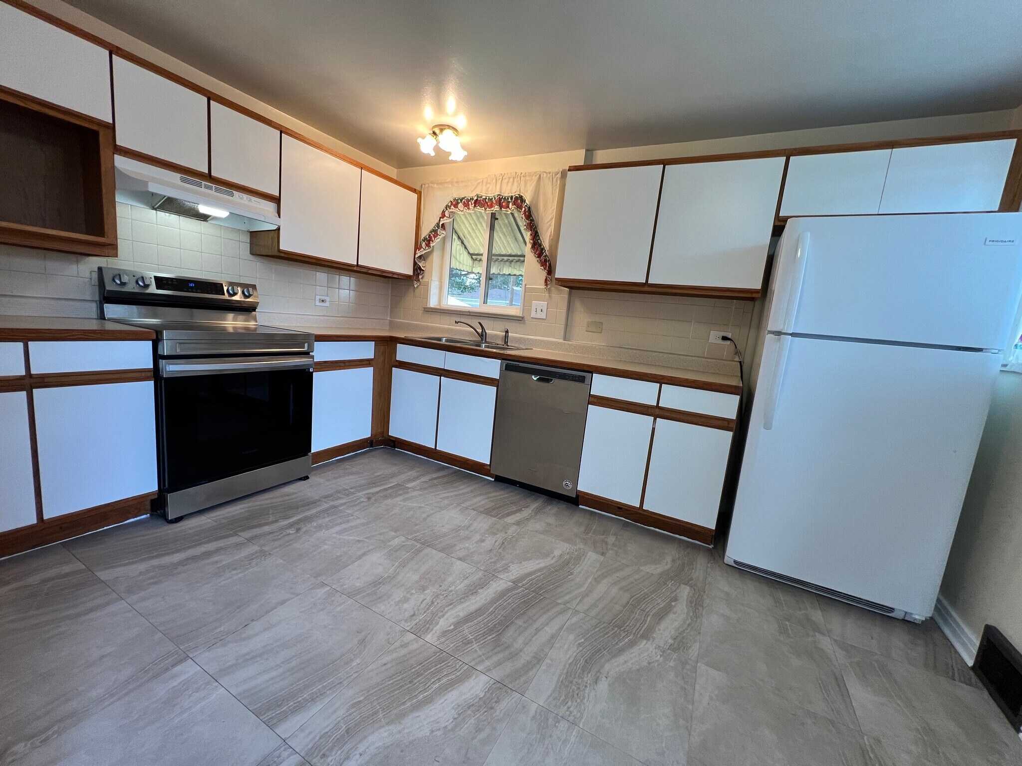 Building Photo - 1328 S Beach Ct