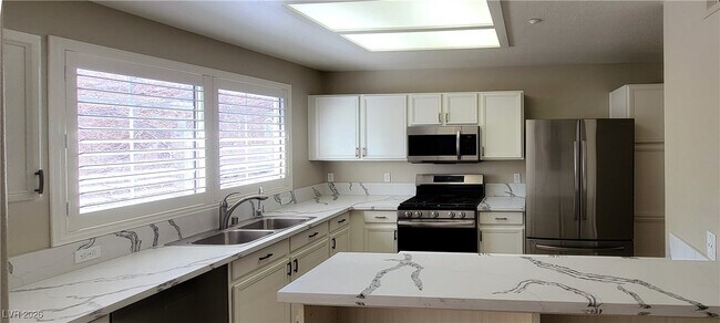 Building Photo - 830 Carnegie St