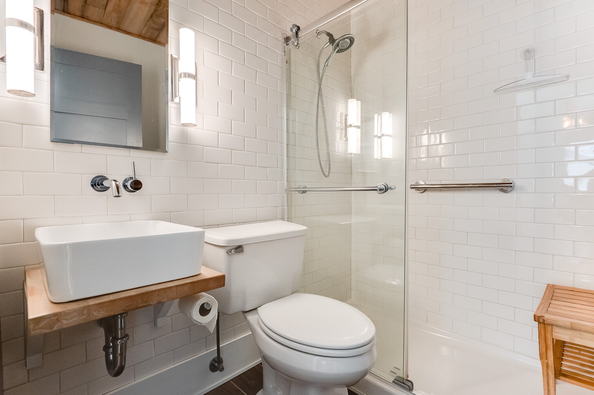 Building Photo - 522 Newton Ave N