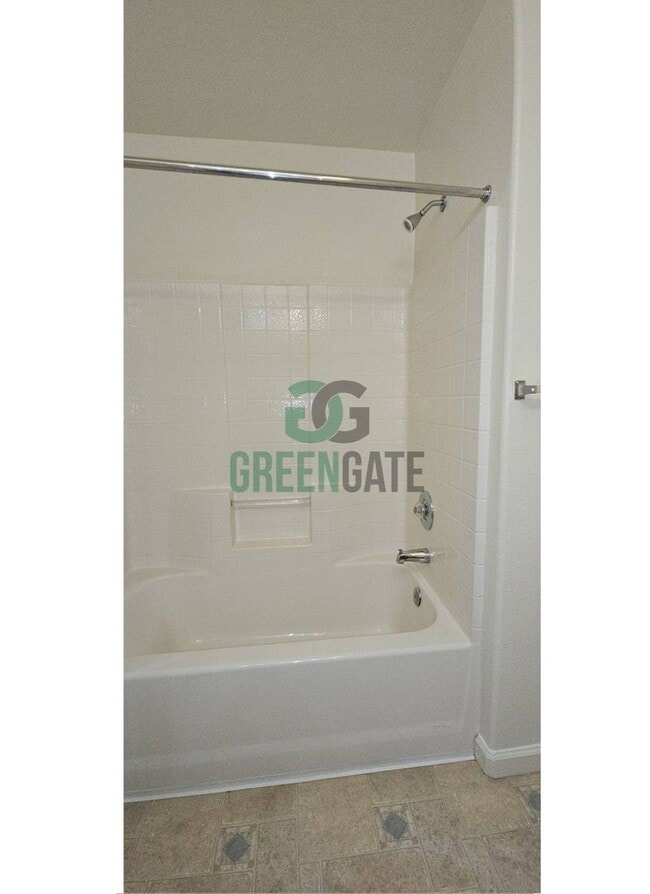 Building Photo - Beautiful 4 Bedroom, 3 Bathroom Home in Tr...