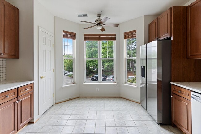 Building Photo - 1021 Leeward Way