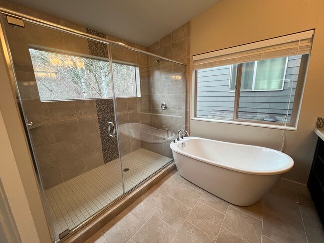 Building Photo - Newcastle Home