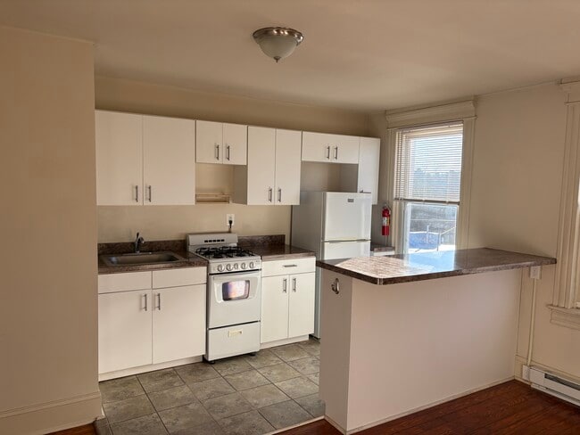 Building Photo - 2836 Guilford Ave