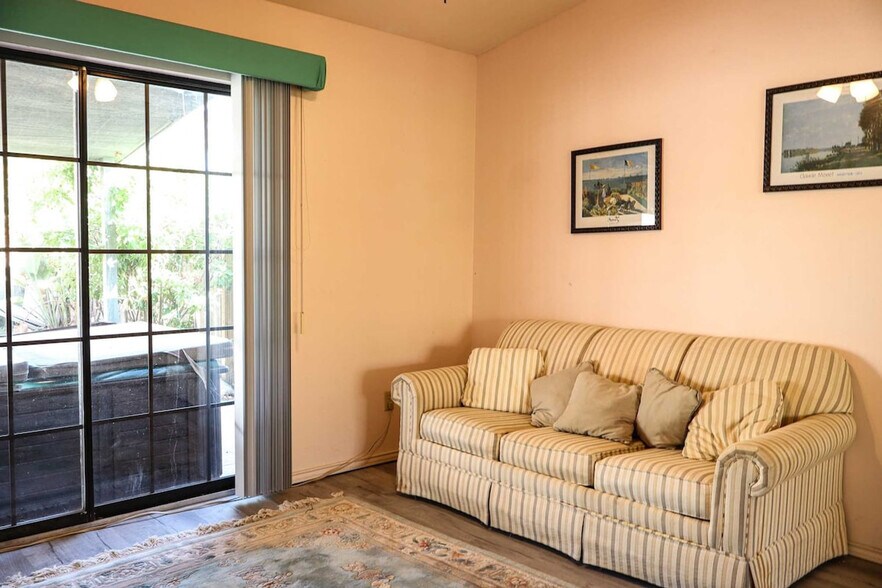 Building Photo - 108 E Campeche St