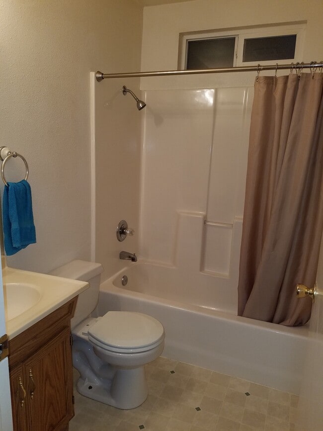Building Photo - Spacious 2 Bedroom With Carport and Storag...