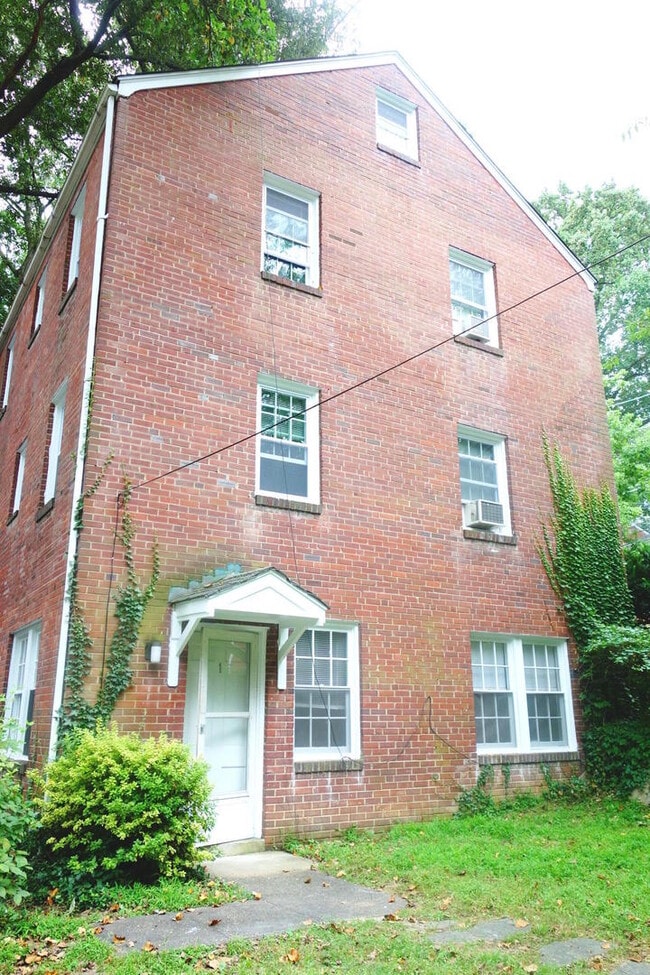 Building Photo - 8409 Greenwood Ave